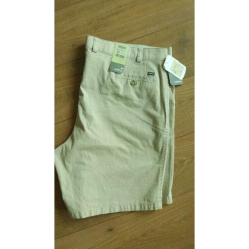 Mooie beige korte broek met stretchband mt. 62 - nieuw