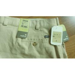 Mooie beige korte broek met stretchband mt. 62 - nieuw