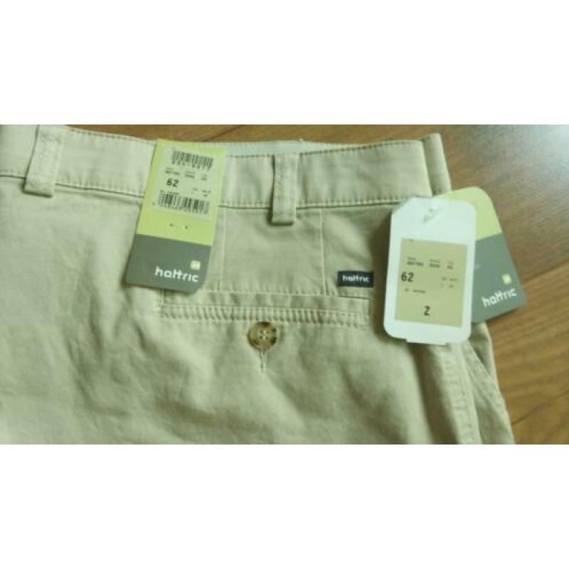 Mooie beige korte broek met stretchband mt. 62 - nieuw