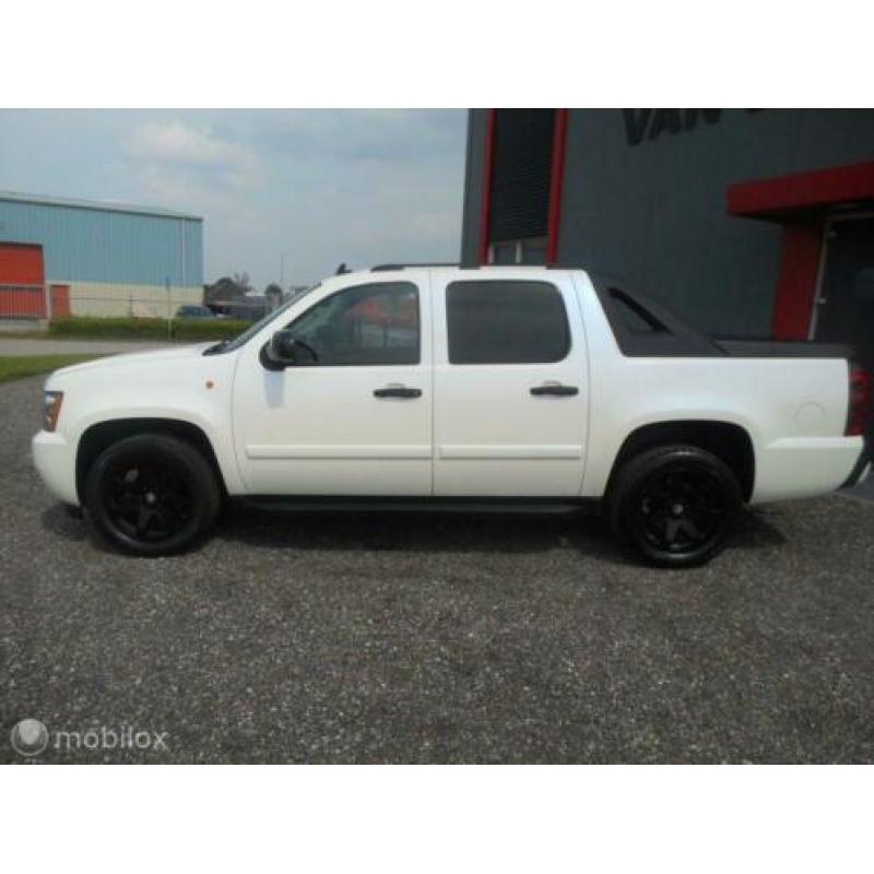 Chevrolet Avalanche - USA 5.3 V8 2WD WIT PARELMOER GEWRAPTE/