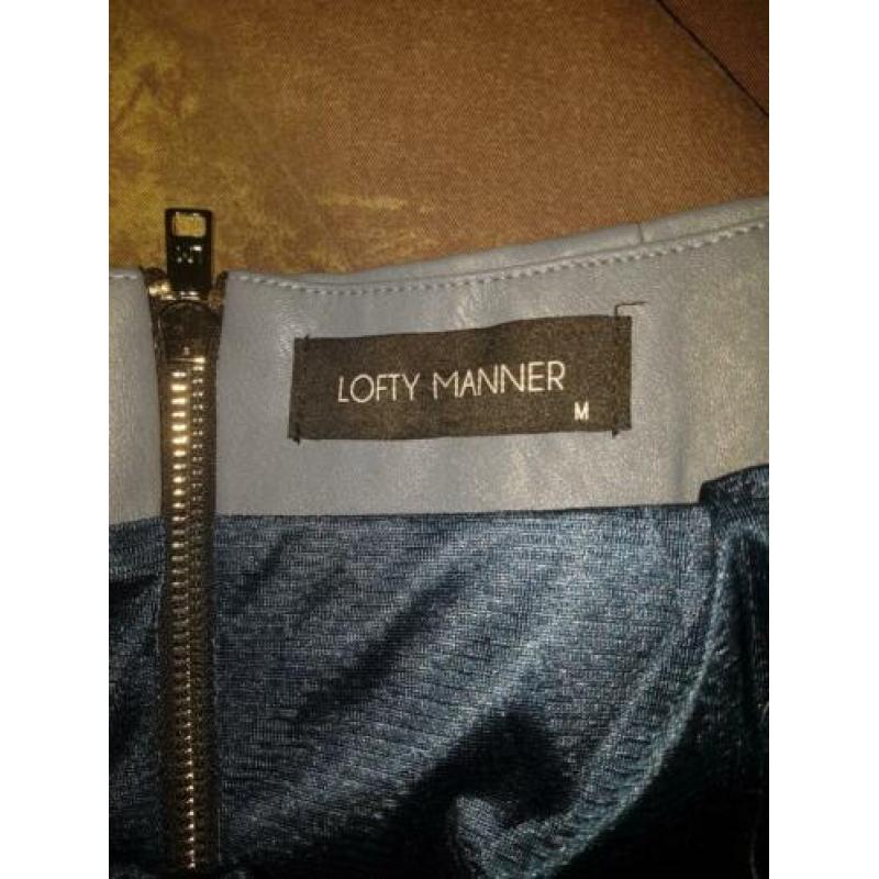 Lofty manner rok m