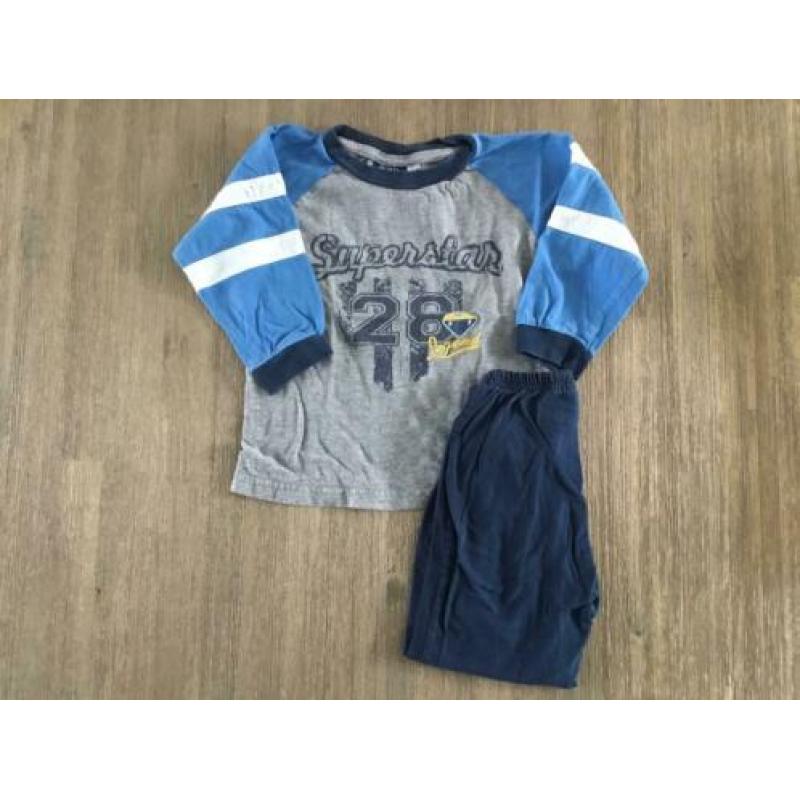 4 pyjama’s maat 92/98