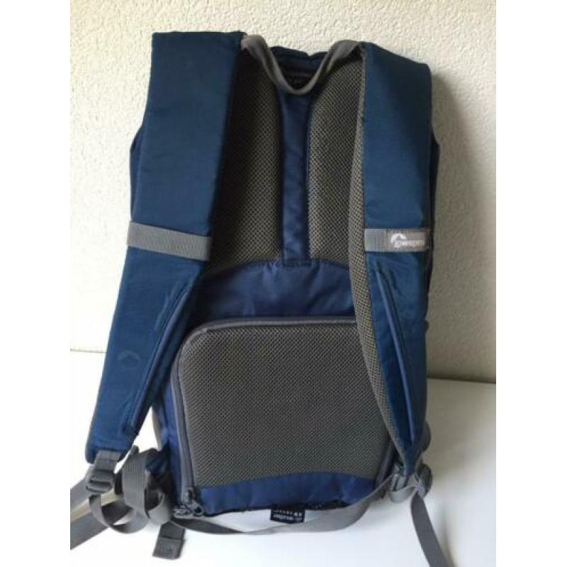 Lowepro Photo Hatchback 16L AW Blauwe fotorugzak + regenhoes