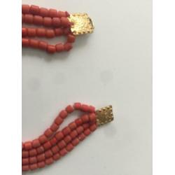 Bloedkoraal (koraal coral )met verguld gouden slotje