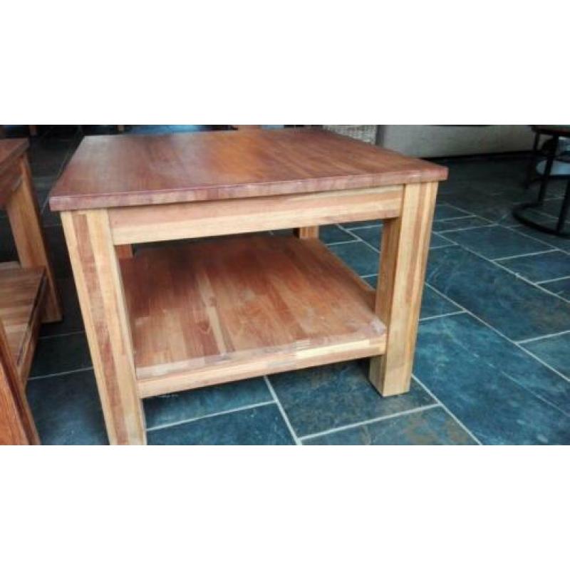 Stoer teak tafeltje