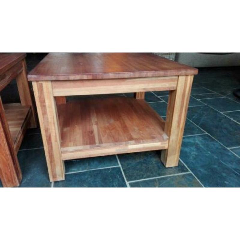 Stoer teak tafeltje