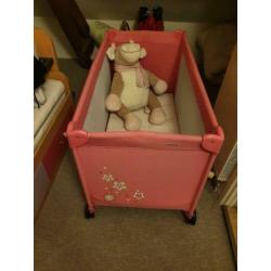 Pre natal travel cot