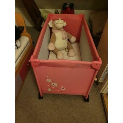 Pre natal travel cot