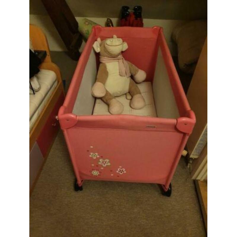 Pre natal travel cot