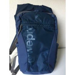 Lowepro Photo Hatchback 16L AW Blauwe fotorugzak + regenhoes