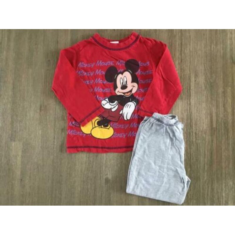 4 pyjama’s maat 92/98