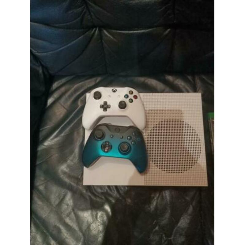 Xbox one met 2 controllers en drie spellen