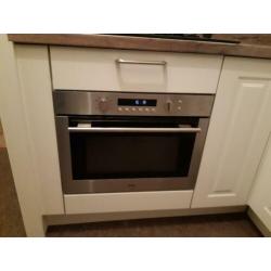 L-vormige/hoek keuken met apparatuur (vaatwasser etc.)