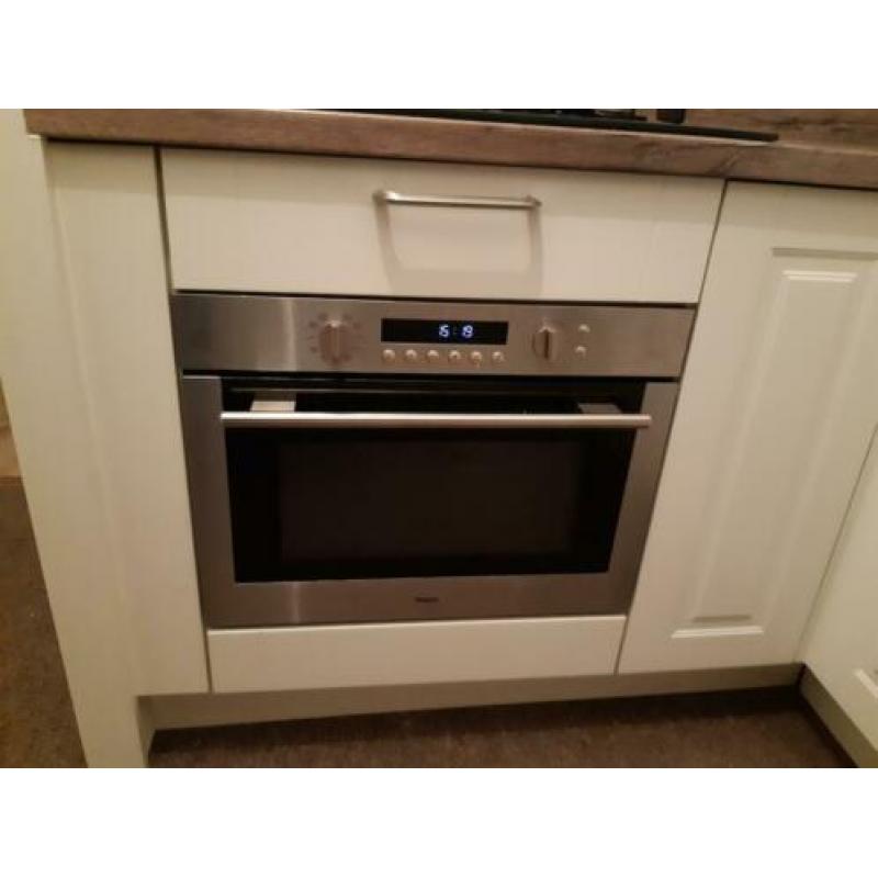 L-vormige/hoek keuken met apparatuur (vaatwasser etc.)