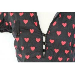 Leuke katoenen damesblouse.Zwart.Hartjes.Mt S.Revolution