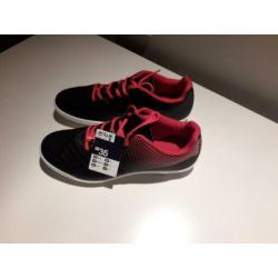 kinder voetbalschoenen nieuw maat 35