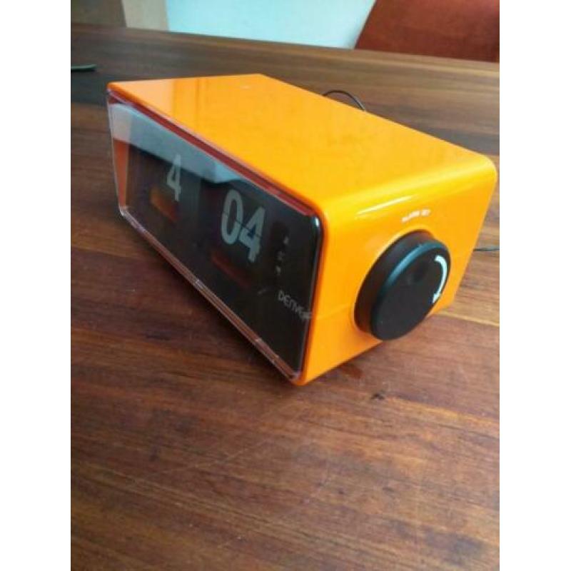 Hagelnieuwe Wekkerradio Denver. Flip-over a la retrovintage