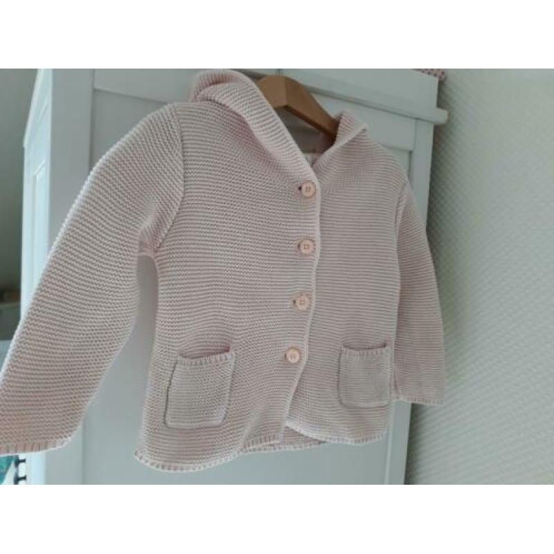 Mooi licht roze vest van Gap. Maat 86