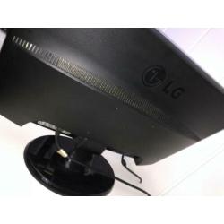 Pc+scherm+bureau en boxxen