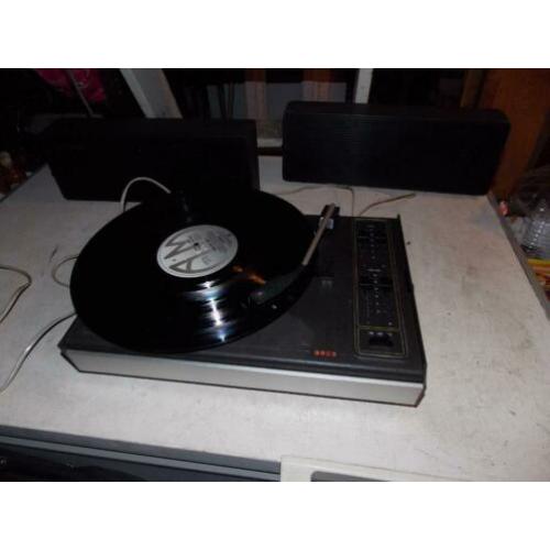 Aristona 2603 platenspeler met ingebouwde versterker en luid