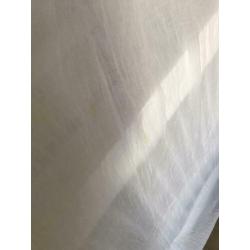 Witte klamboe babykamer