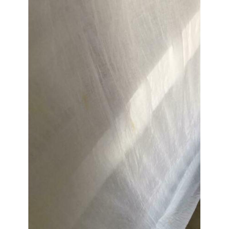 Witte klamboe babykamer