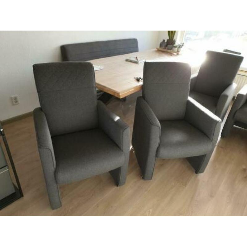 4 eetkamer stoelen op wieltjes
