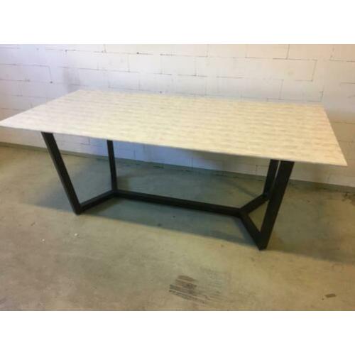 Demomodel eettafel glas 2x1