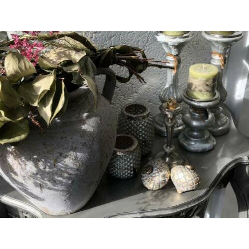 Prachtige sidetable in perfecte staat