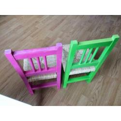 Kindertafeltje met 2 stoeltjes