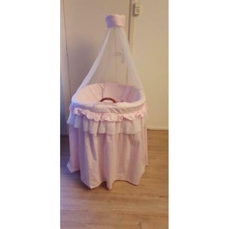 Zachte roze baby wiegje