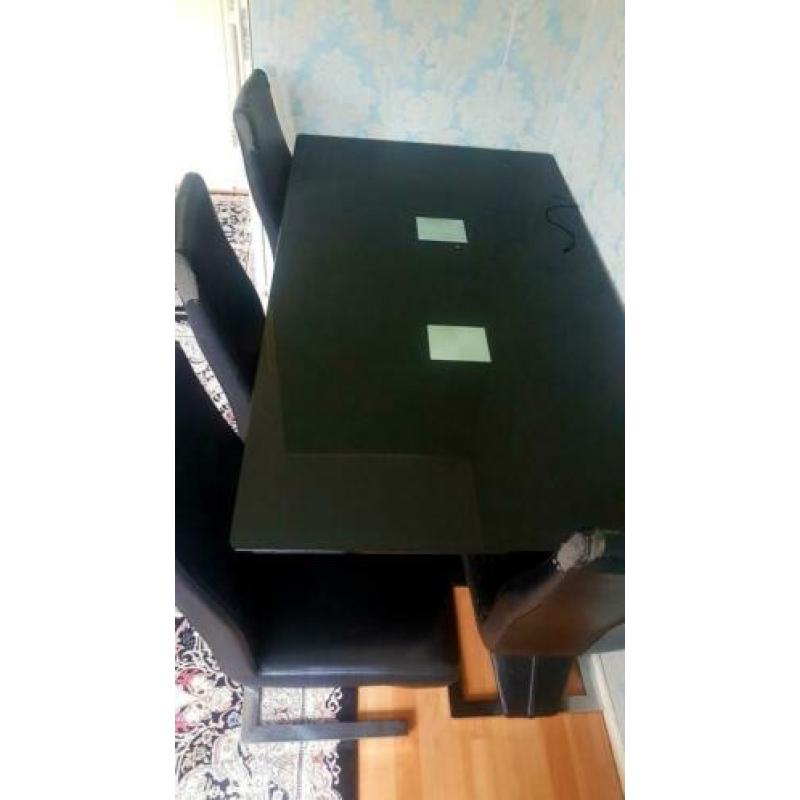 Eettafel met 4 stoelen