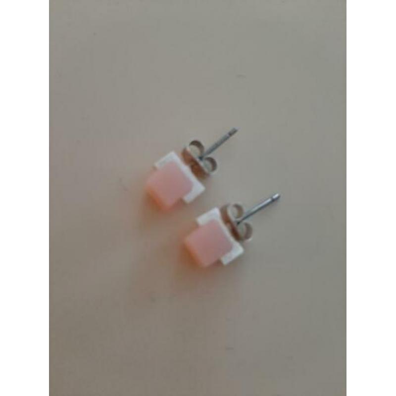 & Other Stories oorbellen zilver en roze rubber