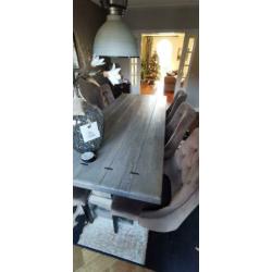 Klooster/kasteel tafel