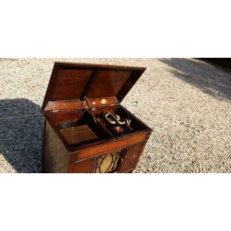 609 a, antieke (goed werkende) grammofoon, GILBERT te koop