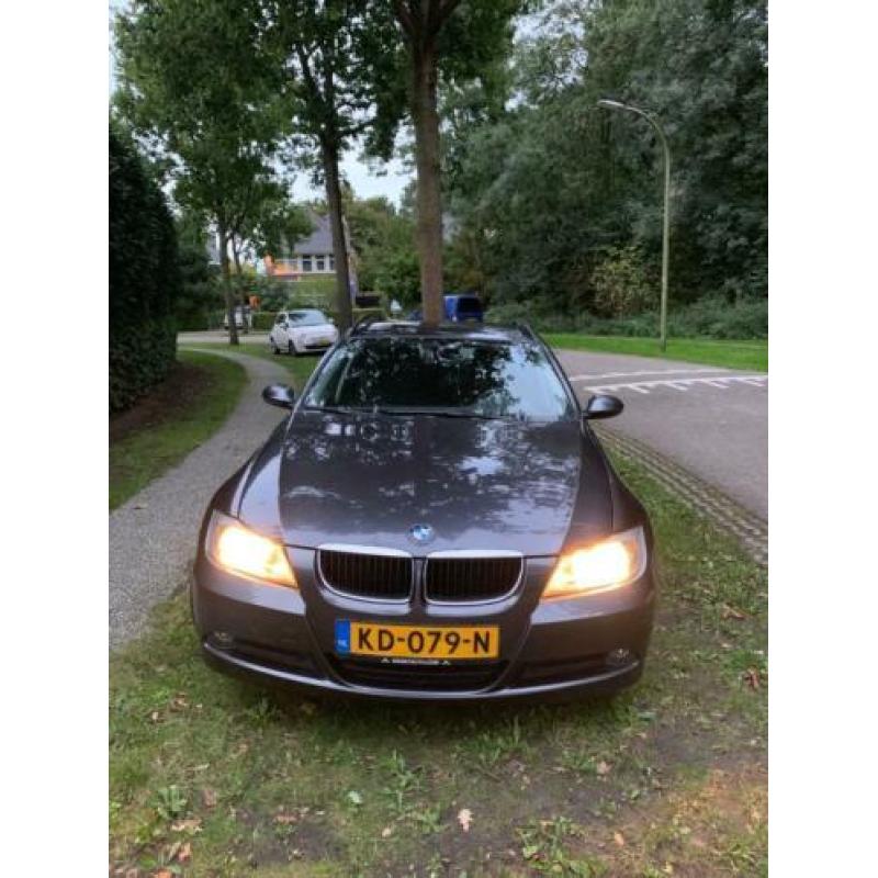BMW 3-Serie 2.0 318 I Touring 2007 Grijs