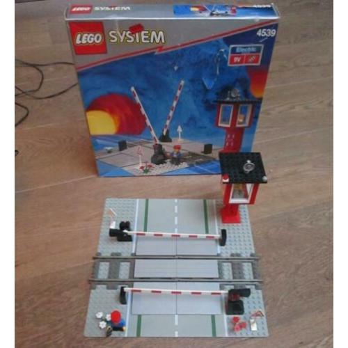 Lego System * 9v Manual Level Crossing * 4539 incl doos