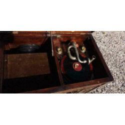 609 a, antieke (goed werkende) grammofoon, GILBERT te koop