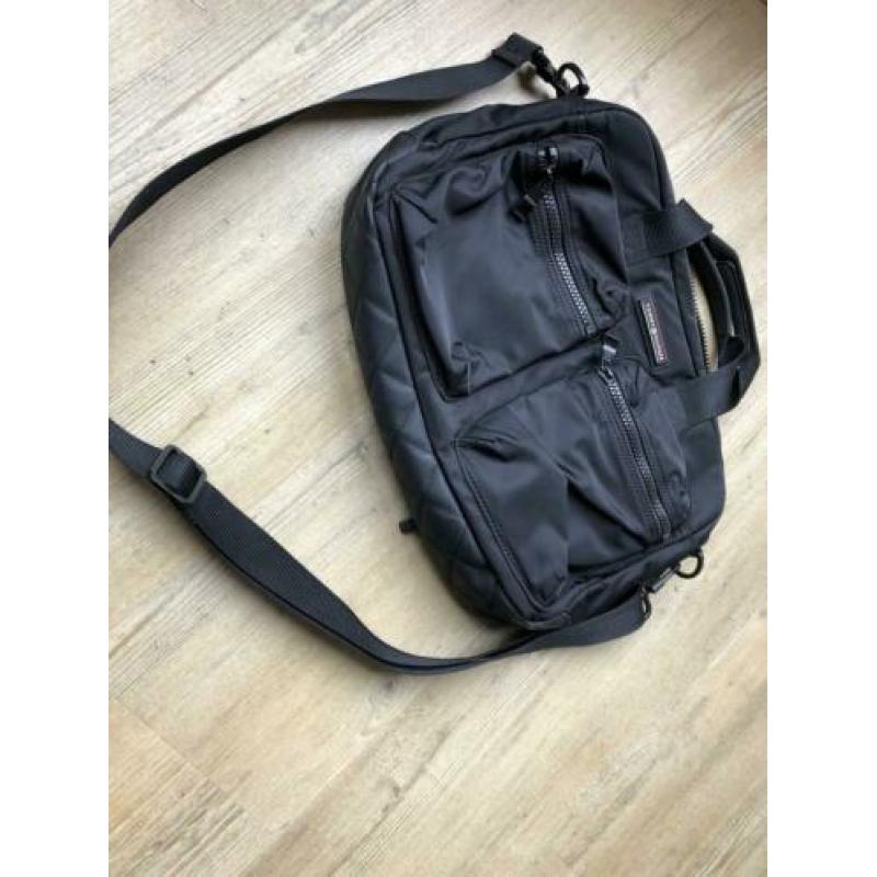 Laptoptas van Tommy Hilfiger 15’. Donker blauw