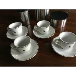Cappuccino espresso kop schotel Nespresso koffie zwart wit