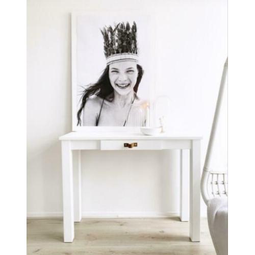 Gave witte sidetable / bureautje met leren handgreep .