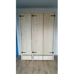 Kledingkast steigerhout