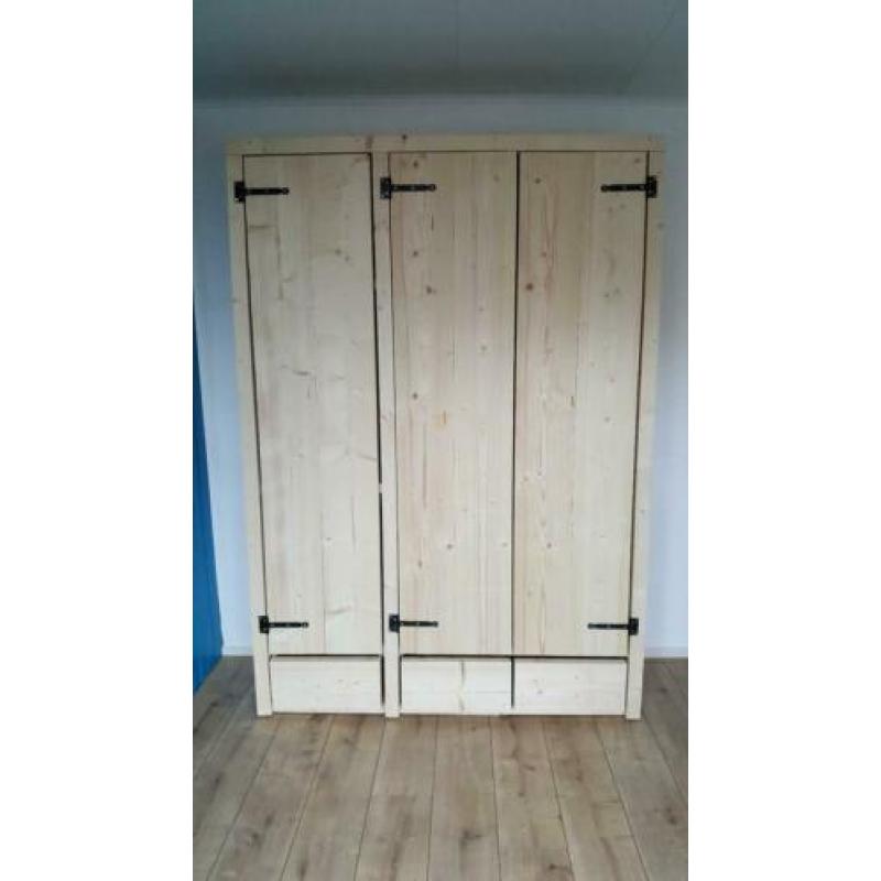 Kledingkast steigerhout