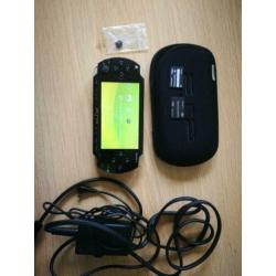 Sony psp met 39 spellen, 2 memory cards en doos