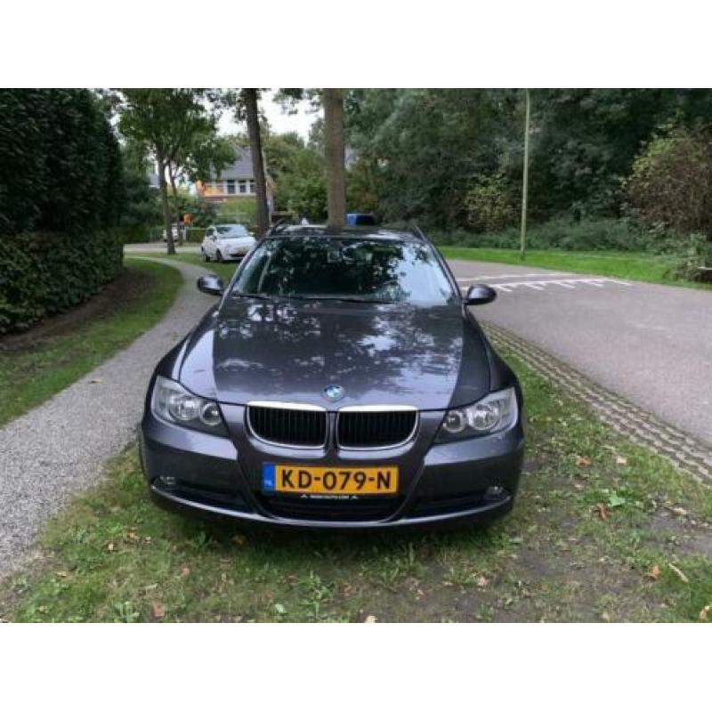 BMW 3-Serie 2.0 318 I Touring 2007 Grijs