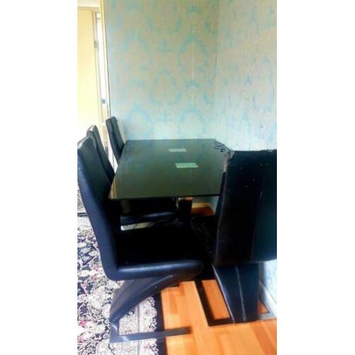 Eettafel met 4 stoelen