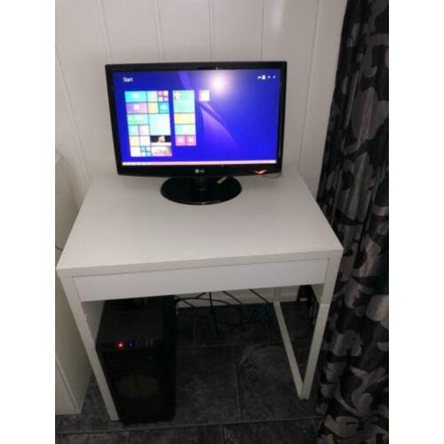 Pc+scherm+bureau en boxxen