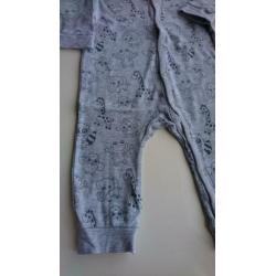 Grappig, grijs boxpak / pyjama met dierenprint, H&M, maat 74