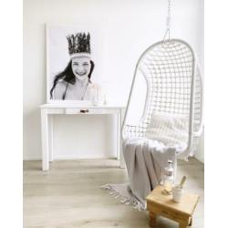 Gave witte sidetable / bureautje met leren handgreep .