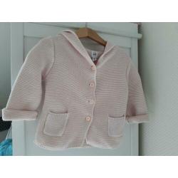 Mooi licht roze vest van Gap. Maat 86